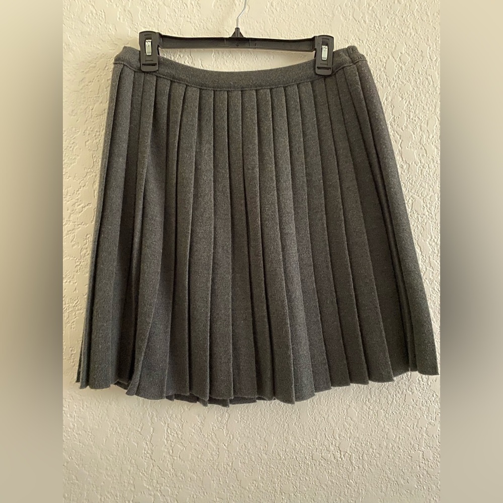 Casual corner plead skirt